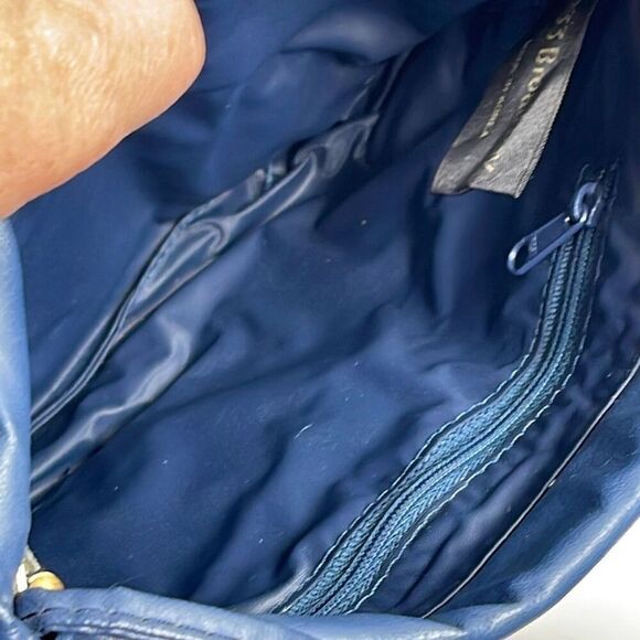 Vintage faux leather blue bow shoulder bag. - Picture 4 of 9